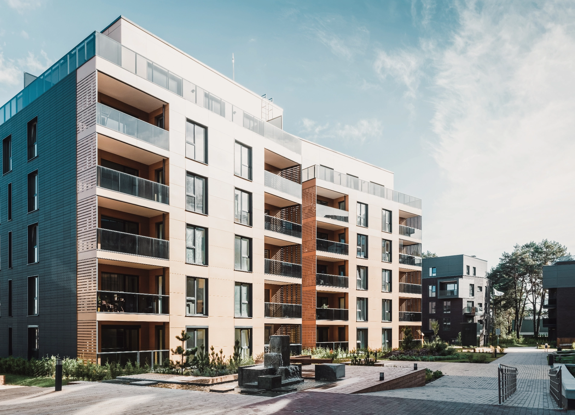 fountain-complex-apartment-residential-buildings-quarter-outdoor-facilities@2x